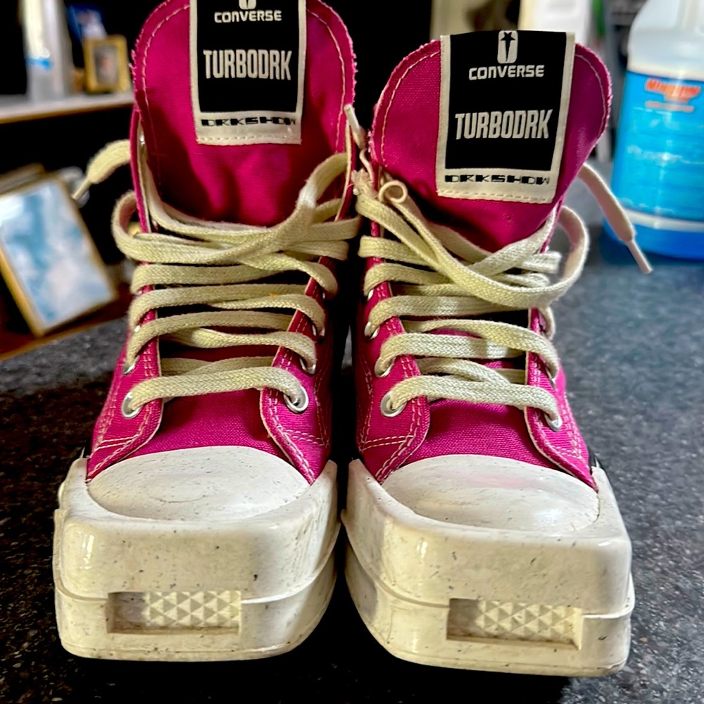 Pink Converse/Drkshdw Great Condition